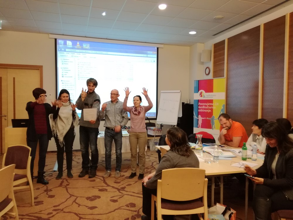 16. Jezikovne dejavnosti v vrtcu in vključevanje otrok priseljencev,doc. dr. Barbara Baloh inEster Derganc